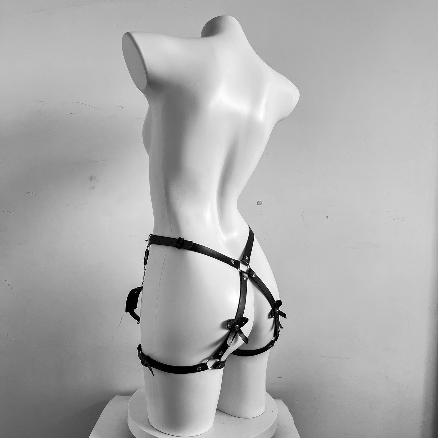 Ropa interior de mujer sexy Bondage BDSM Juguete Arnés de cuero Lencería erótica Arnés de pierna - Sexy Women Underwear Bondage BDSM Toy Leather Harness Erotic Lingerie Leg harness